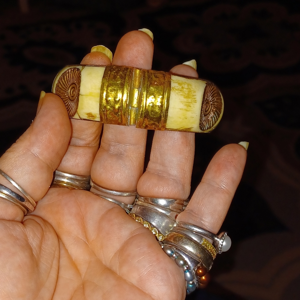 Vintage Bangle Bracelet - Picture 3 of 5